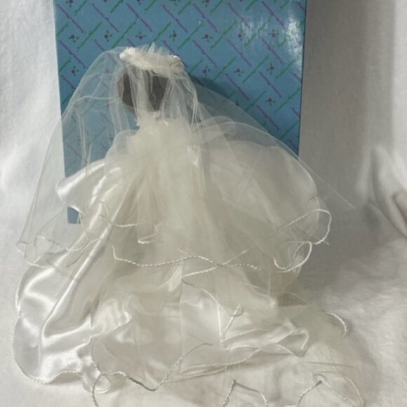 Madame Alexander restrung 10" Portrettes Father of the Bride #24623 doll. - Picture 9 of 12